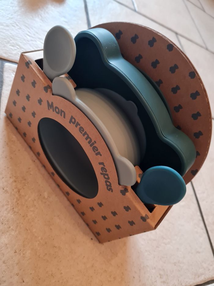 Set de repas silicone + tasse d'apprentissage neuf pour premiers repas bébé - photo numéro 5