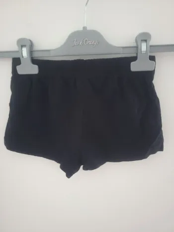 Short noir Taille 8 ans