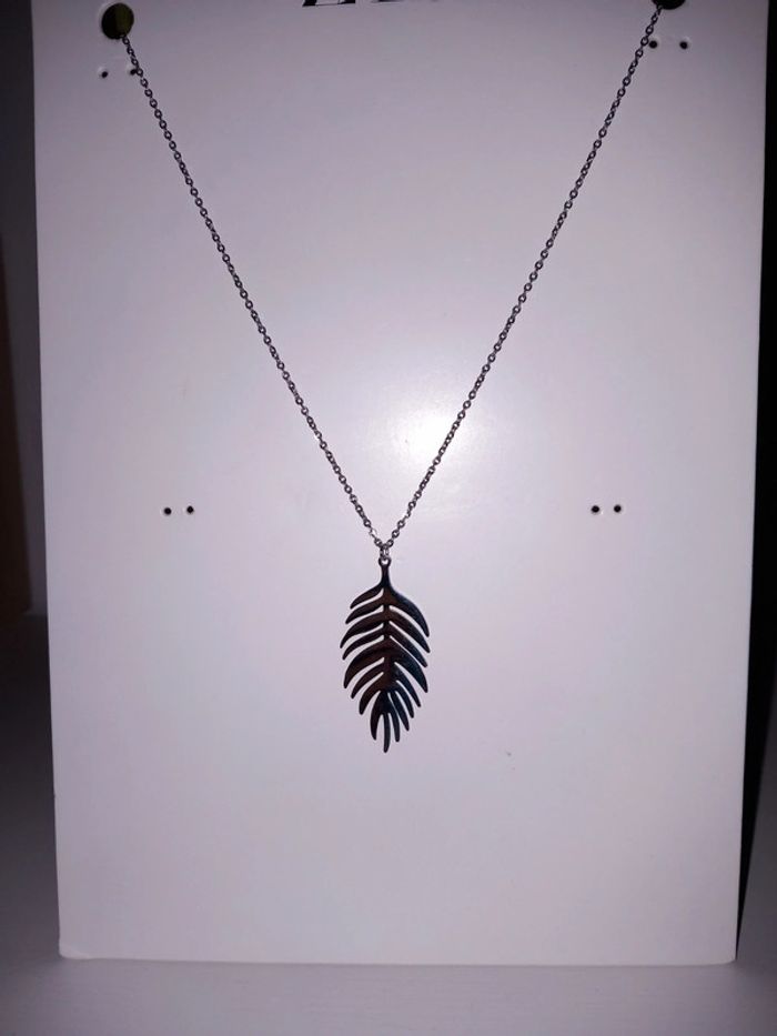 Collier feuille