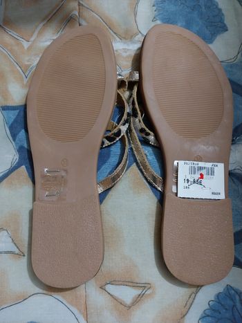 Pair de sandales