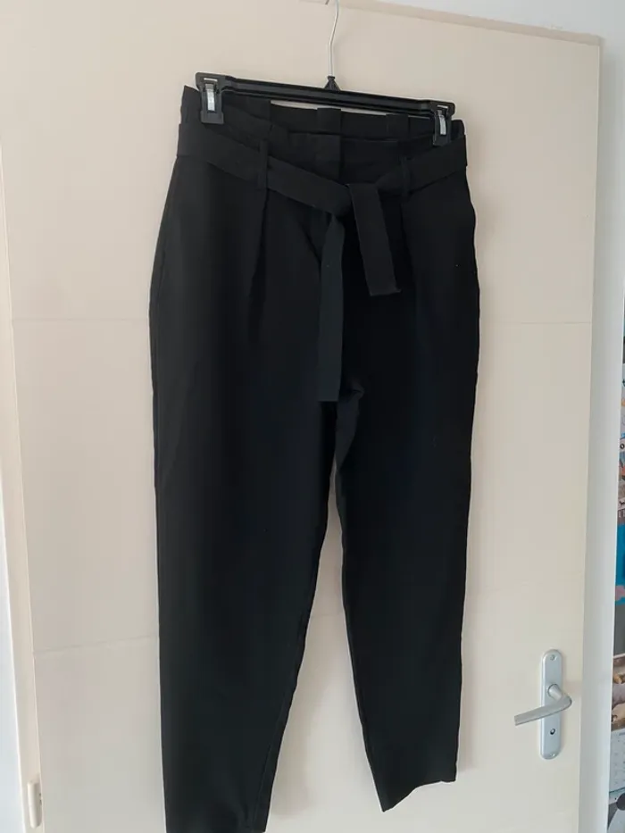 Pantalon « paperbag » avec ceinture à nouer Only - taille 40