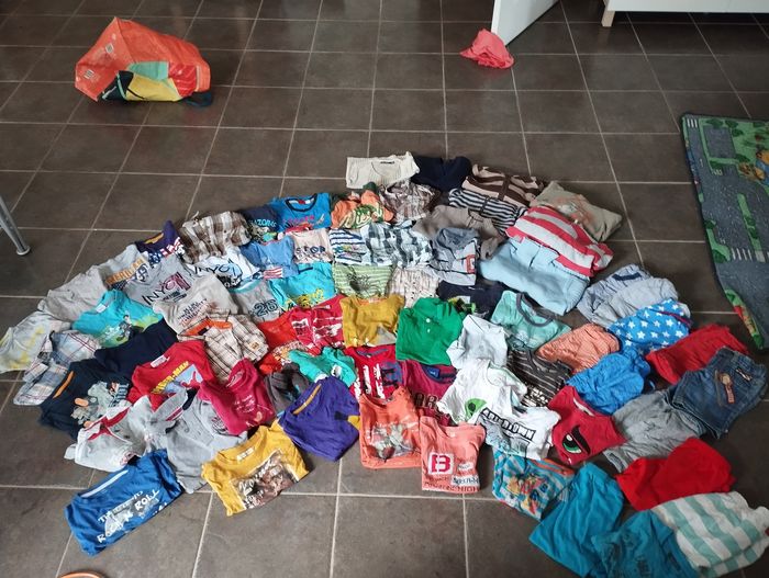 Lot vêtements garçon taille 4 ans - photo numéro 2