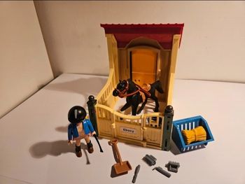 Box avec cheval et cavalière Playmobil