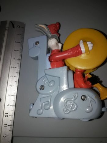 Darty duck  bugs Bunny figurine