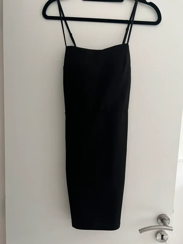 Robe moulante noire - photo numéro 2