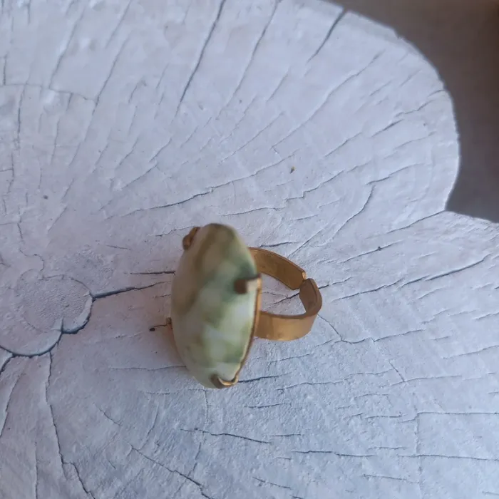 Bague vintage. ajustable pierre