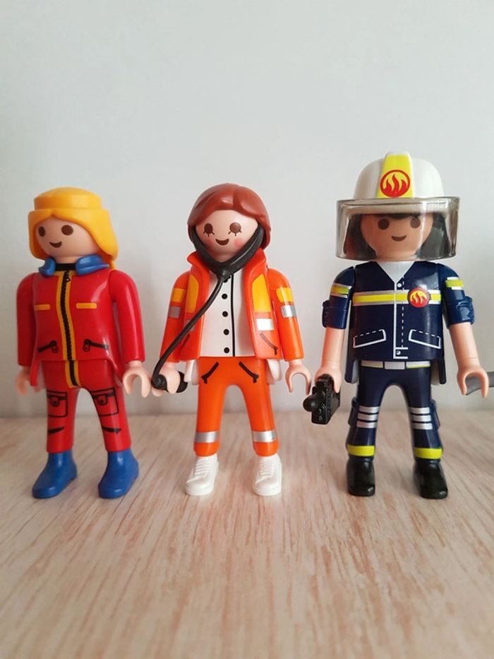 Pompiers, voiture d'intervention et secouriste Playmobil city action - photo numéro 11