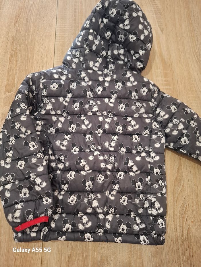 Doudoune Mickey taille 24-36 mois en très bon état - photo numéro 2