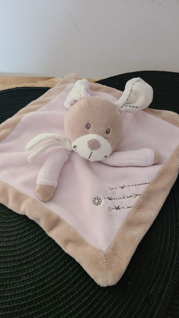 Doudou plat carré lapin beige rose NICOTOY