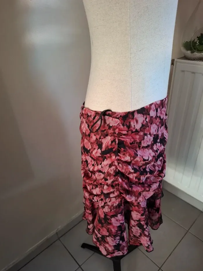 Jupe fleurie froncée Primark T 44 - photo numéro 3