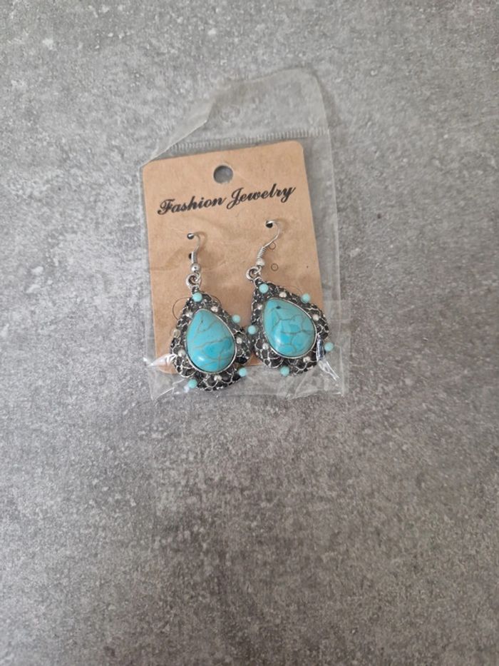 Boucle d'oreilles pendant turquoise neuf avec emballage