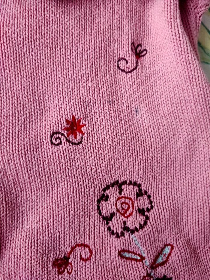 Gilet 23 mois vieux rose avec fleurs brodées - photo numéro 3