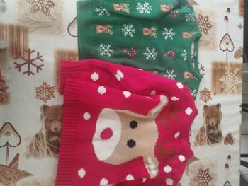 Lots de pulls de Noël. 6 ans 
