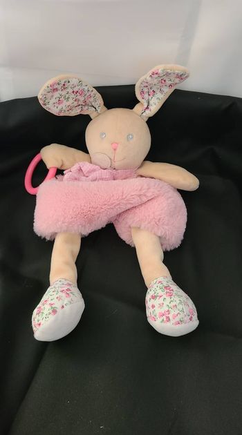Doudou Lapin Rose Plat Anneau Activité Poupi Grelot BABY NAT’