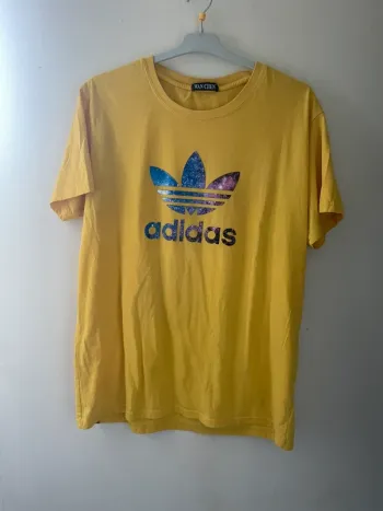 T-shirt jaune adidas de la marque WAN chen