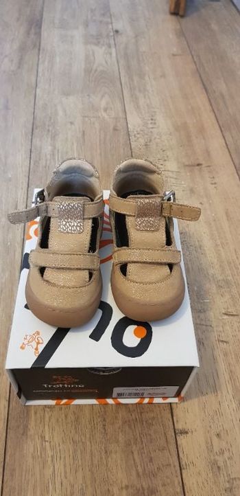 Chaussures bébé fille 23