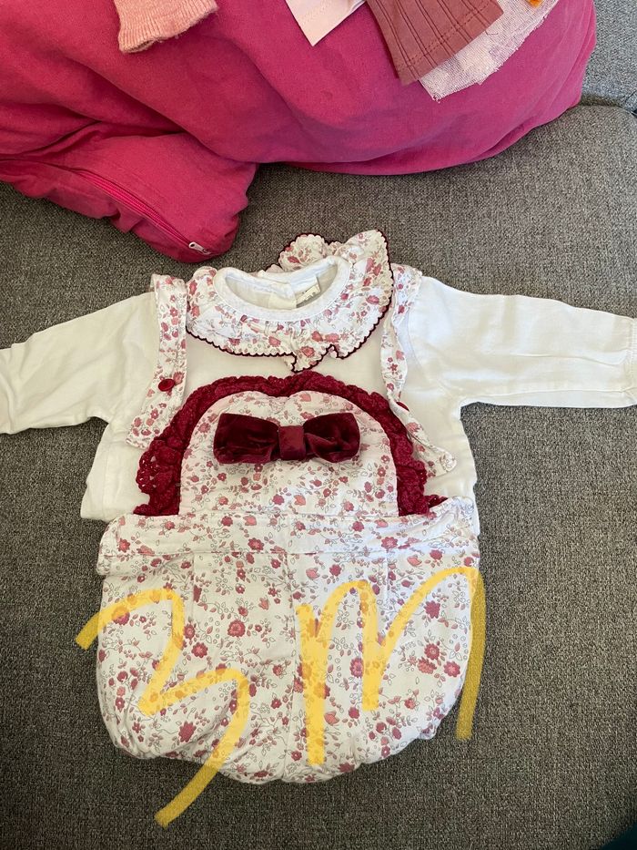 Ensemble haut + short salopette 1 mois