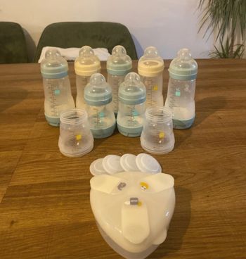 Lot biberons et accessoires MAM