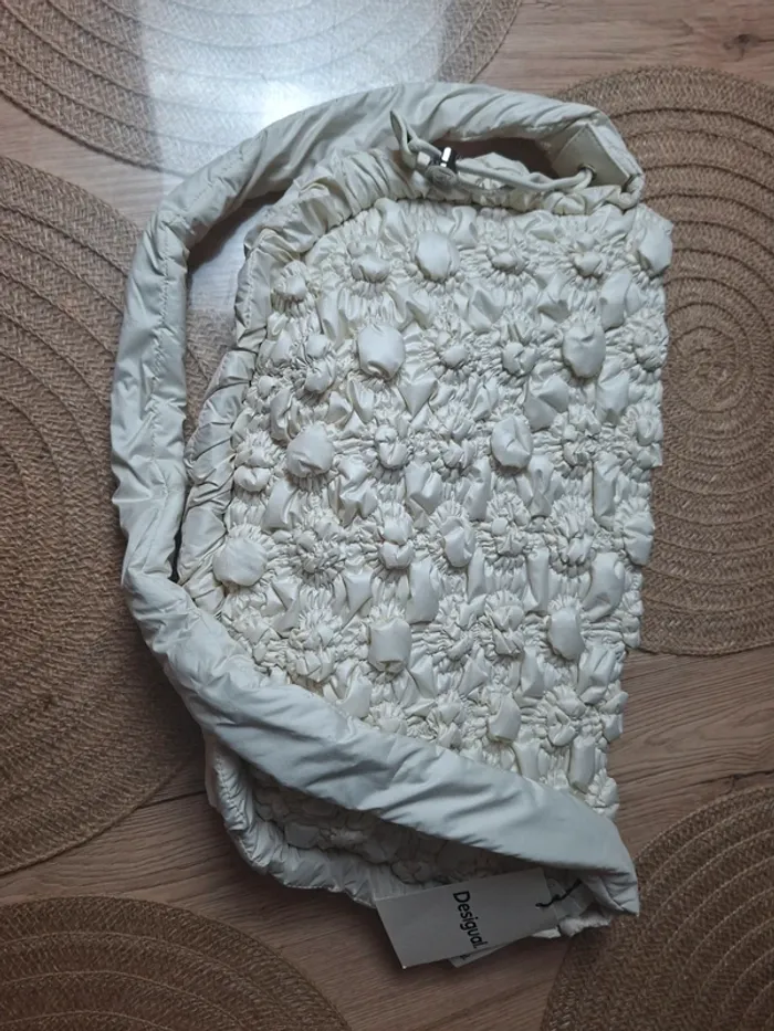 Sac Desigual blanc texturé – neuf avec étiquette - photo numéro 4