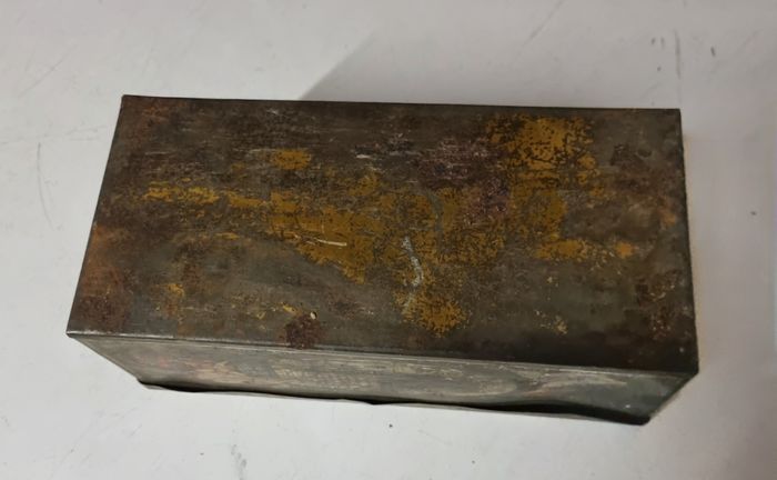 ancienne boite biscuits Guillout Paris tôle lithographiée vers 1900 - photo numéro 2