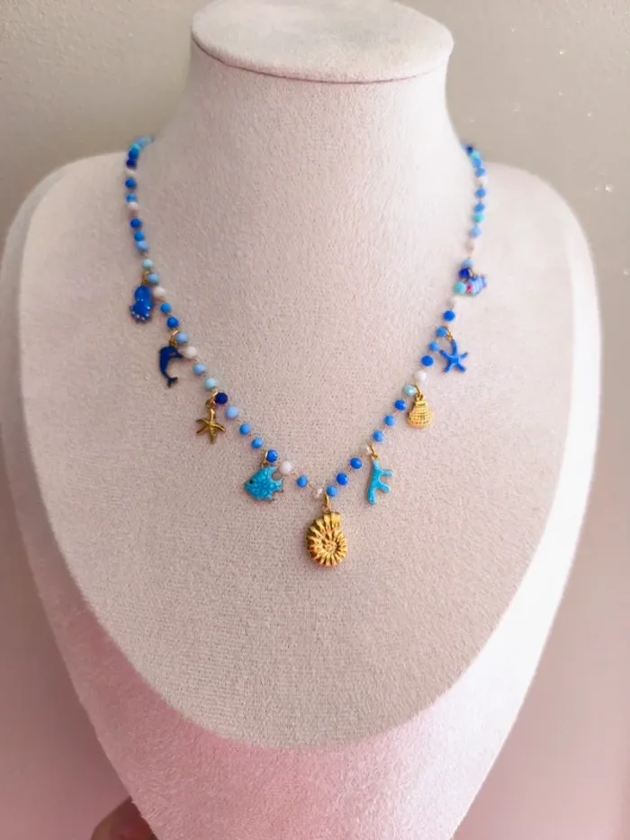 Collier doré et bleu avec perles de cristal et breloques de la mer - photo numéro 2
