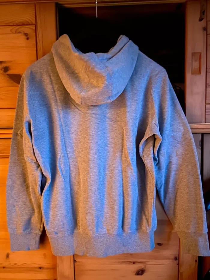 Sweat-shirt à capuche. - photo numéro 2