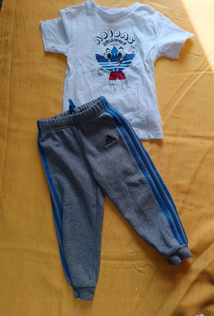 Jogging et tee-shirt Adidas 2 ans
