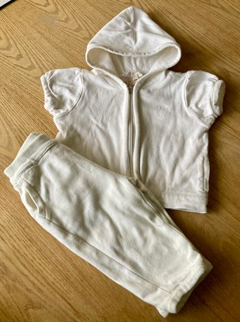 ensemble sport sweat à capuche zippé et pantalon taille 6 mois