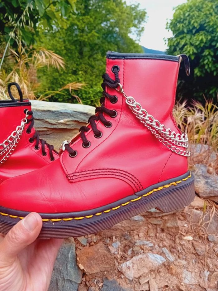 Dr. Martens made in England 🇬🇧 rouge custom chaînes 🔗 et barbelés punk goth uk3 36 - photo numéro 5