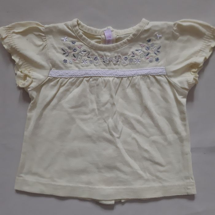 tee-shirt manches courtes jaune fille - fleurs, papillons - Gémo - 6 mois - photo numéro 2
