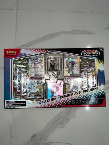 Coffret Pokémon collection premium avec figurine 8.5 évolutions prismatiques