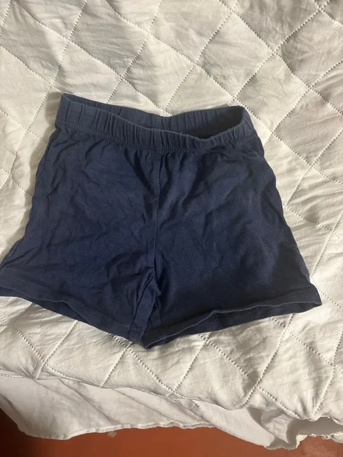 Short taille 4ans marque Spiderman