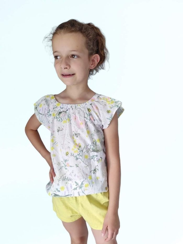 7-8 ans ensemble été blouse h&m (7-8 ans )short pukdiz( 8 ans taille plus 7 ans)