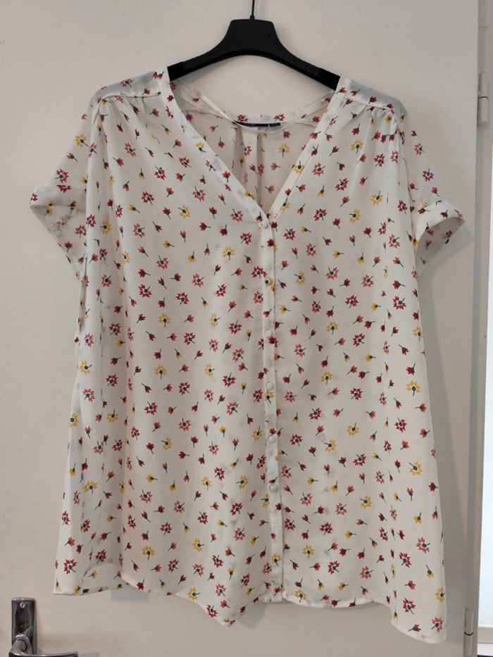 Chemisier blanc à fleurs manches courtes taille 50/52 Kiabi