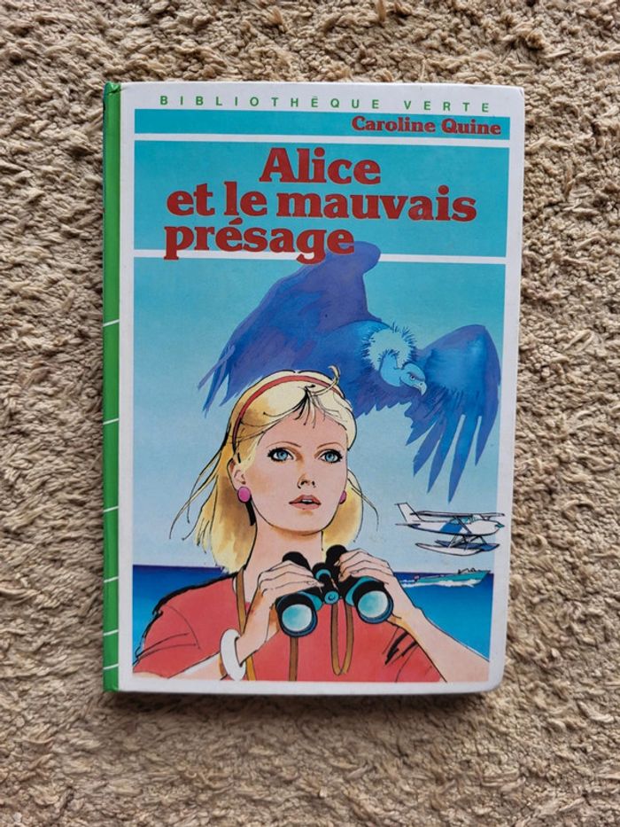 Livre enfant Alice et le mauvais présage de Caroline Quine Bibliothèque verte