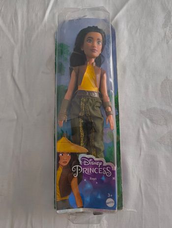 Poupée disney raya ( neuf)