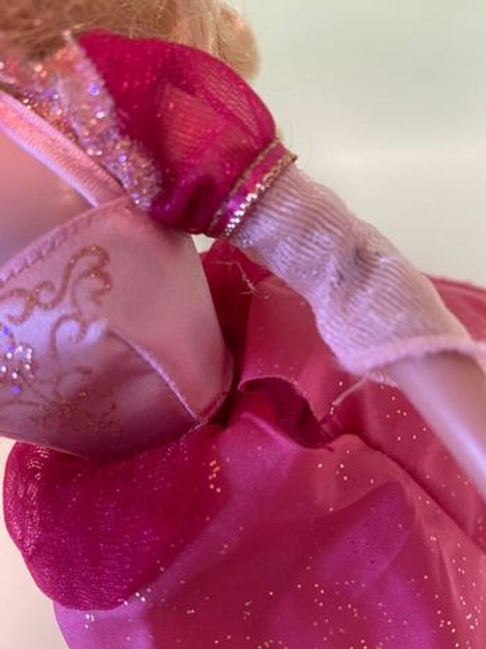 Barbie ballerine les 12 princesses bon état vendu avec piles - photo numéro 5