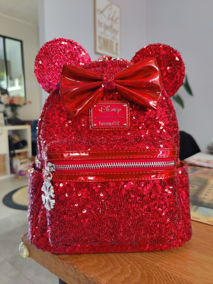 Loungefly Minnie sequins rouge