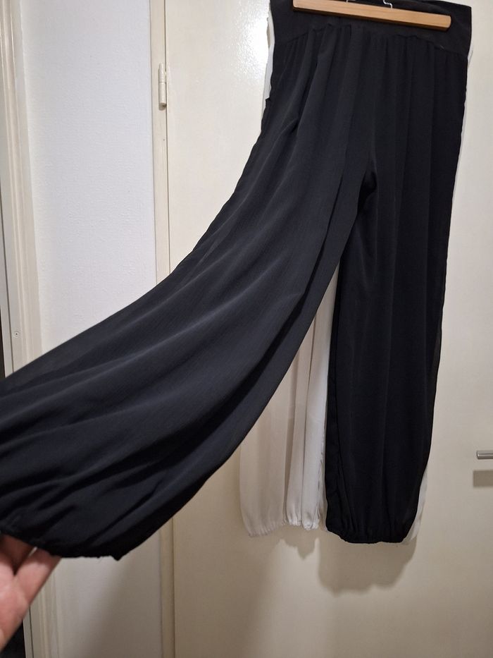 Veste simili couleur saumon T 48 . 10 € . Chemisier effet léopard 5€ .  Tunique léopard     T 48 ,5€ . Ensemble  robe    voile et surchemise  ( neuf  jamais porté  )  couleur saumon   T 48/50   robe doublée 10 €  l' ensemble .  Pantalon voile  n - photo numéro 5