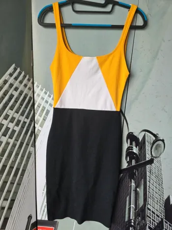 Robe Zara tricolore – taille S – très classe