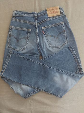 Jeans LEVIS taille 29 un trou sur le devant
