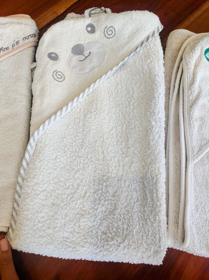 Lot capes et couche de bain bébé - photo numéro 2