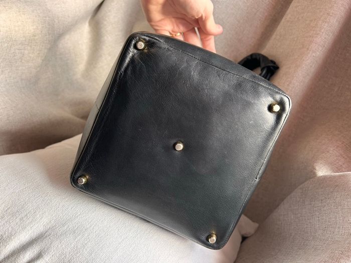 🖤 Sac seau vintage Gianni Versace Couture – cuir noir & chaîne Méduse dorée (années 1990) - photo numéro 4