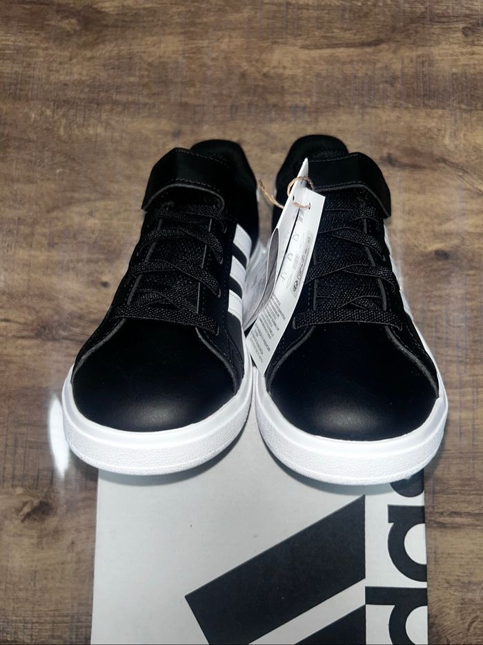 Baskets adidas neuf - photo numéro 2
