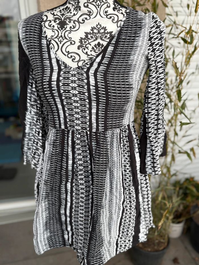 Magnifique robe blanche et noire, marque ados, taille 36 (taille s) - photo numéro 2