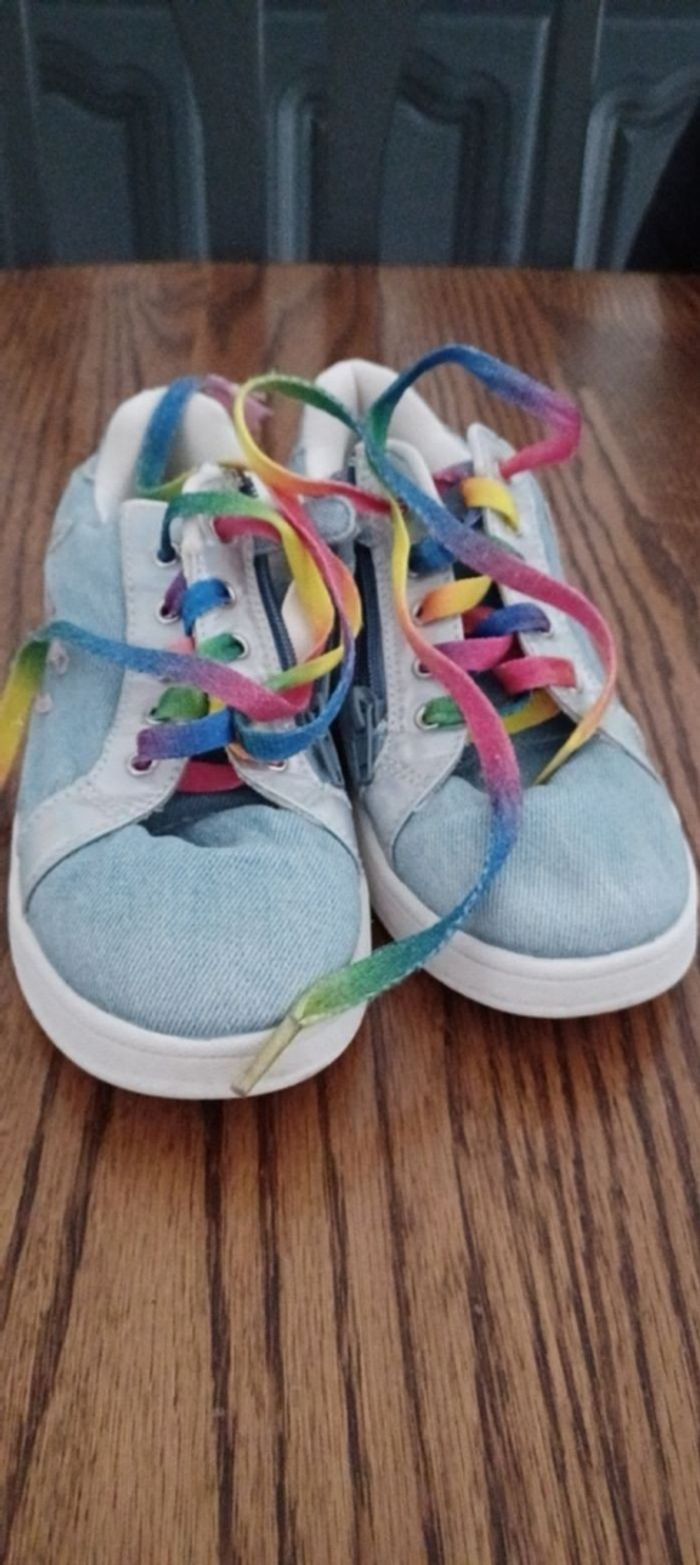 Très belle baskets fille Pointure 34 lisez bien l'annonce surtout