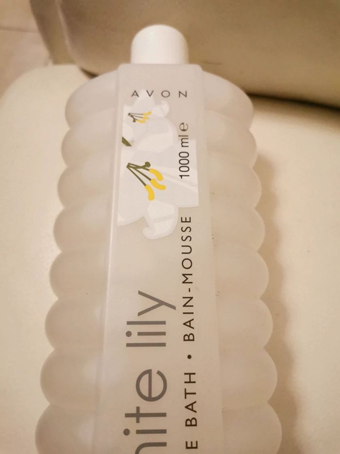 Bain mousse format famial 1 litre au lys blanc neuf Avon - photo numéro 5