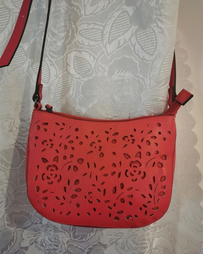 Sac à main rouge. - photo numéro 2