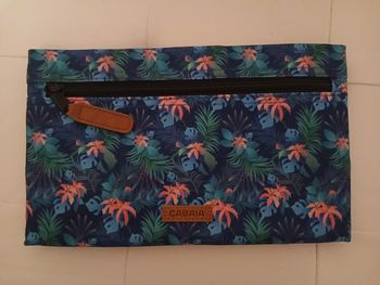 Pochette frontale cabaïa neuve sans étiquette 