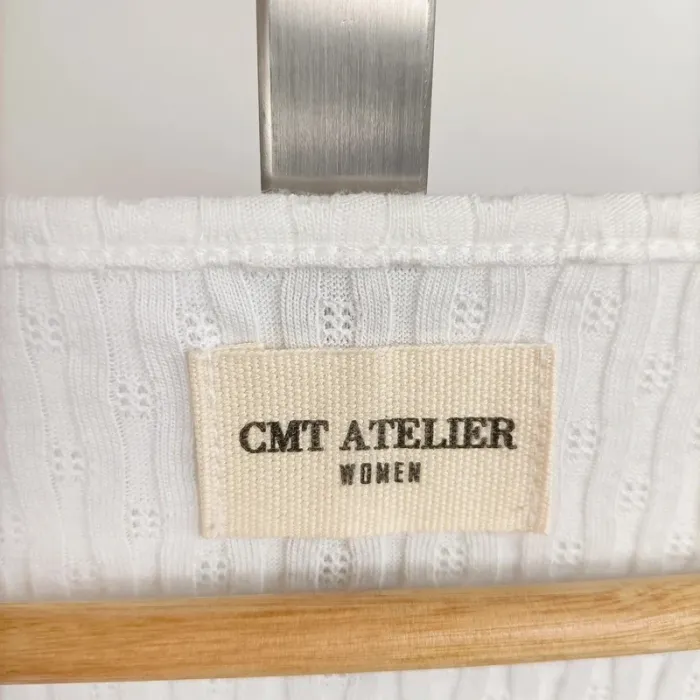 T-shirt blanc côtelé col V en dentelle CMT taille M A934 - photo numéro 4